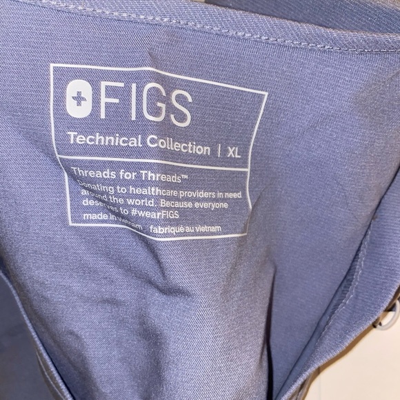 New FIGS scrub top - Picture 3 of 3